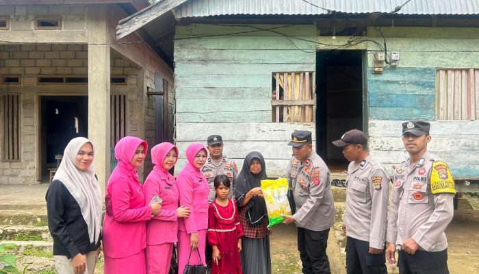 Polres Buton Utara Salurkan Perlengkapan Sekolah untuk Anak Kurang Mampu di Wakorumba Utara