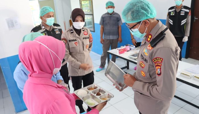 Kapolres Buton Utara Cek Dapur SPPG, Pastikan Higienitas hingga Keamanan Pangan