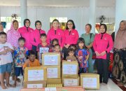 Bhayangkari Sultra Salurkan 150 Paket Bantuan untuk Korban Banjir Kali Wanggu